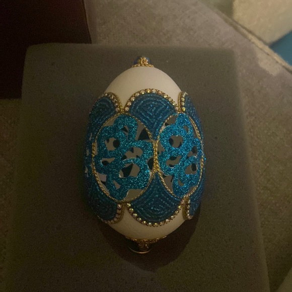 Faberge egg The Lava Egg scultpted by Dan Skinner Wailuki, Hawaii - Picture 2 of 3